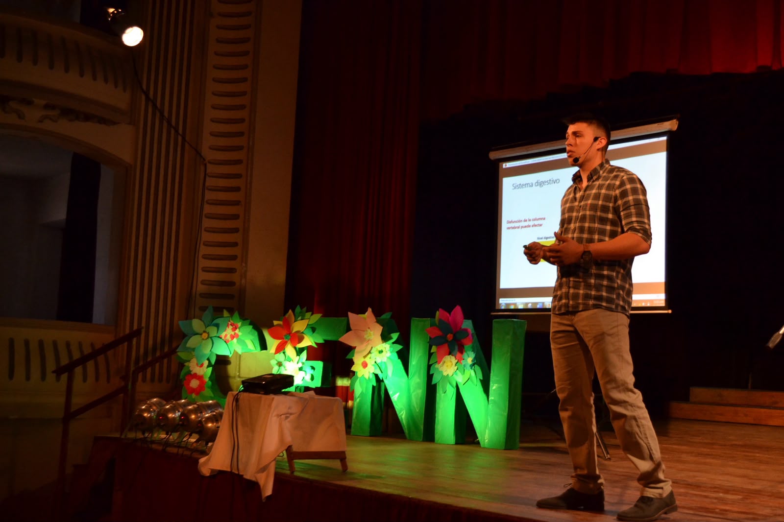 Lic. Facundo Sena disertando sobre nutrición deportiva en el congreso CENN, Entre Ríos