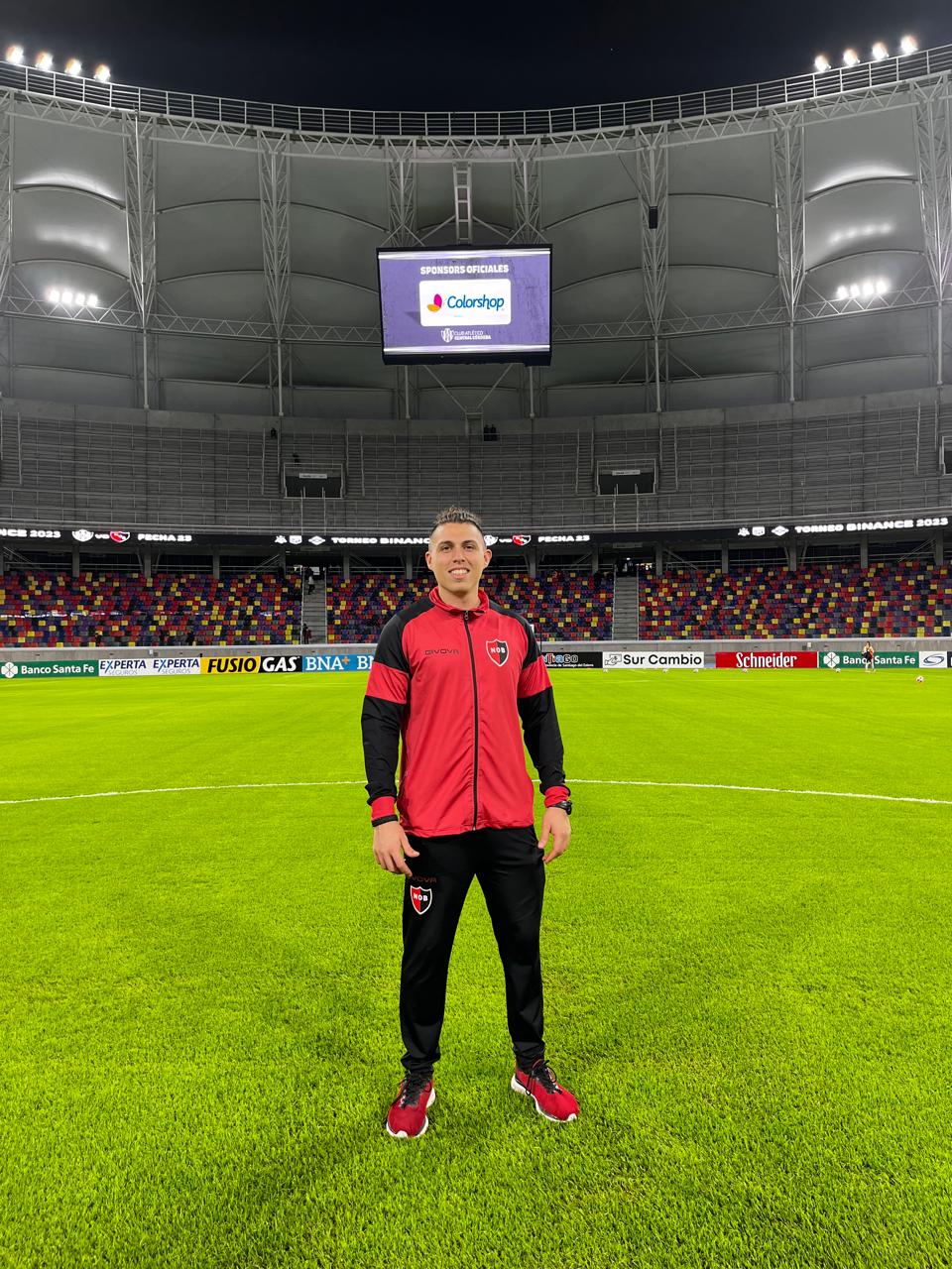 El nutricionista Facundo Sena en el campo de juego durante su etapa en Newell's Old Boys